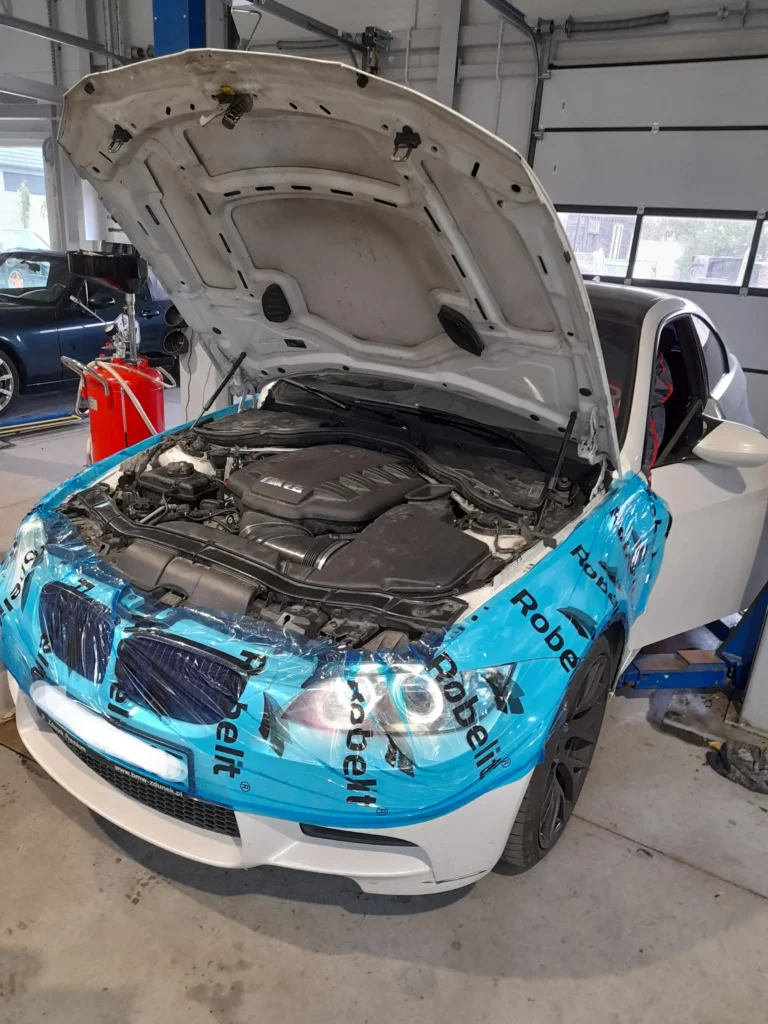 BMW podczas serwisu w warsztacie MC Garage w Topolinie